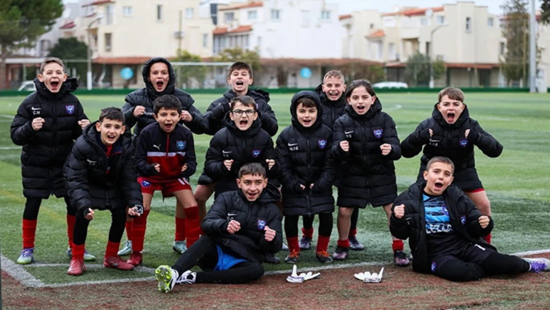 Altyapının gururu Edirne Birlik Spor, Kuşadası’nda gümüş madalya kazandı