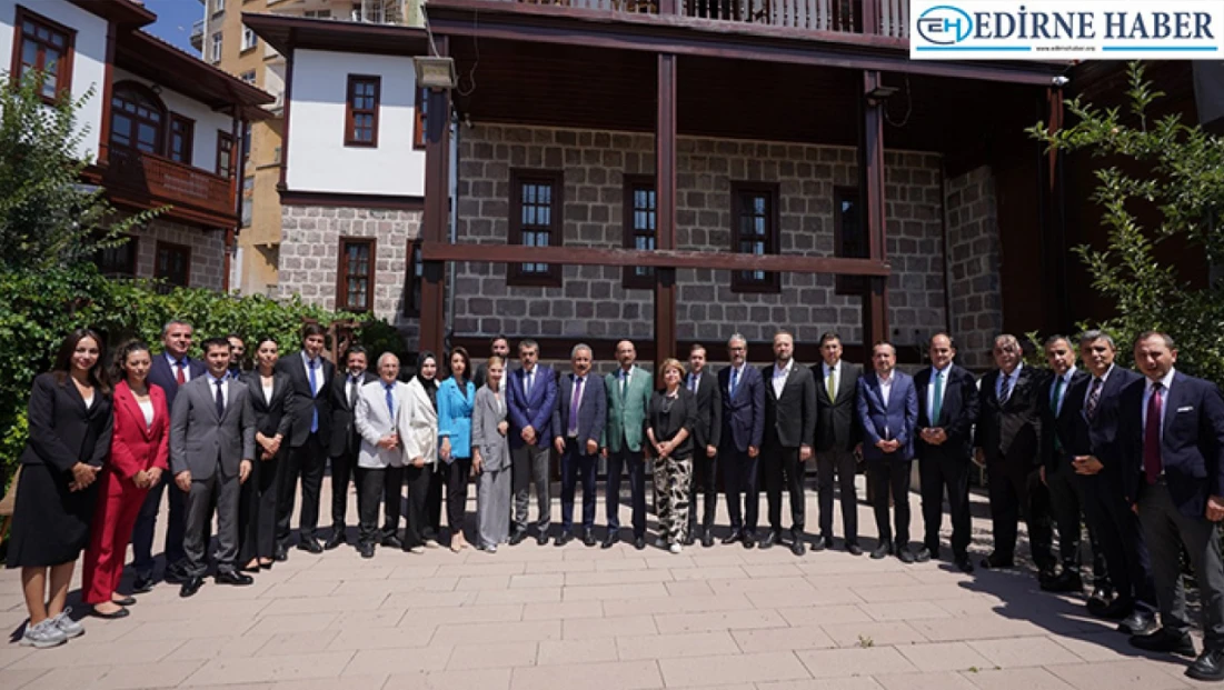 Bakan Tekin, medya mensuplarıyla buluştu