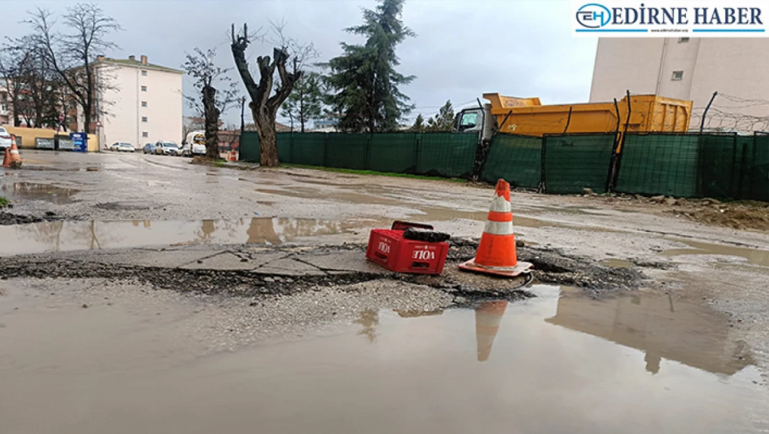 Kaleiçi’nde yol değil çukur var: Duba belediyeciliği tepki çekiyor