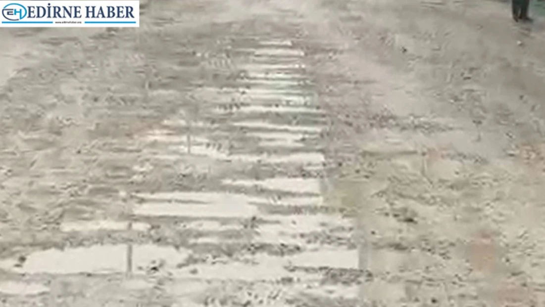 Turistik Cadde çamur ve çukurlarla anılıyor