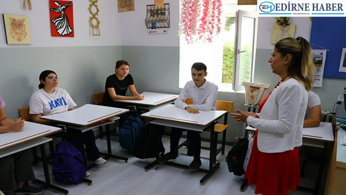 Üniversite eğitimini tamamlayıp meslek sahibi olmak istiyor