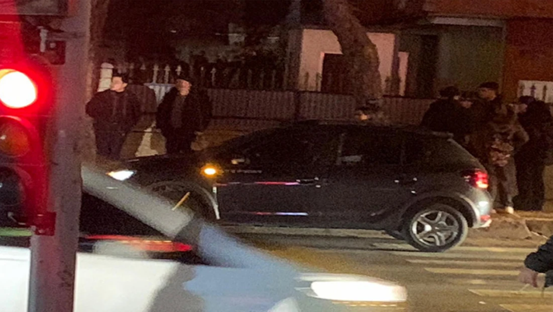 Yolun karşısına geçerken otomobil çarptı