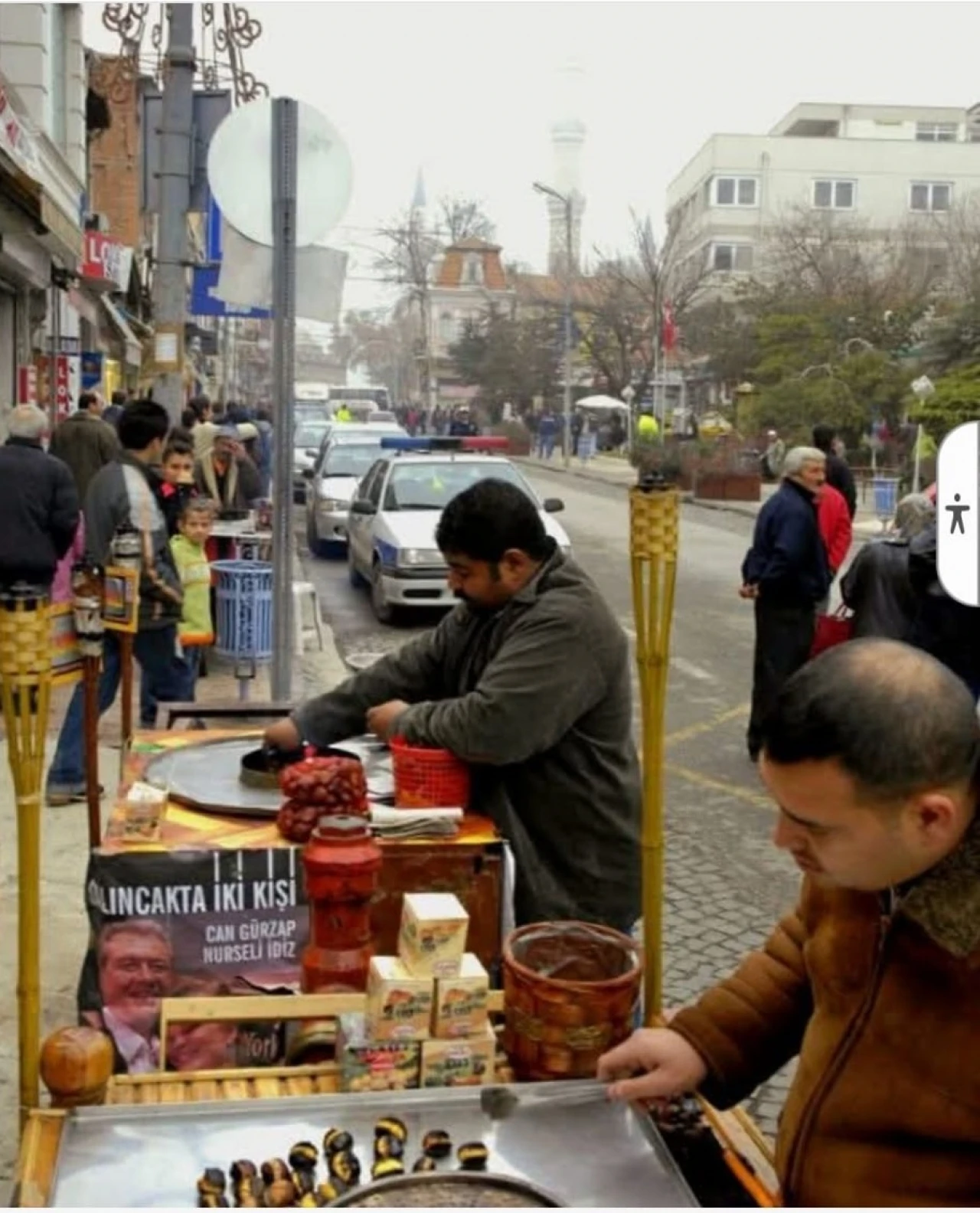 Saraçlar Caddesi'nin 28 yıllık esnafı Mert usta sezona başladı