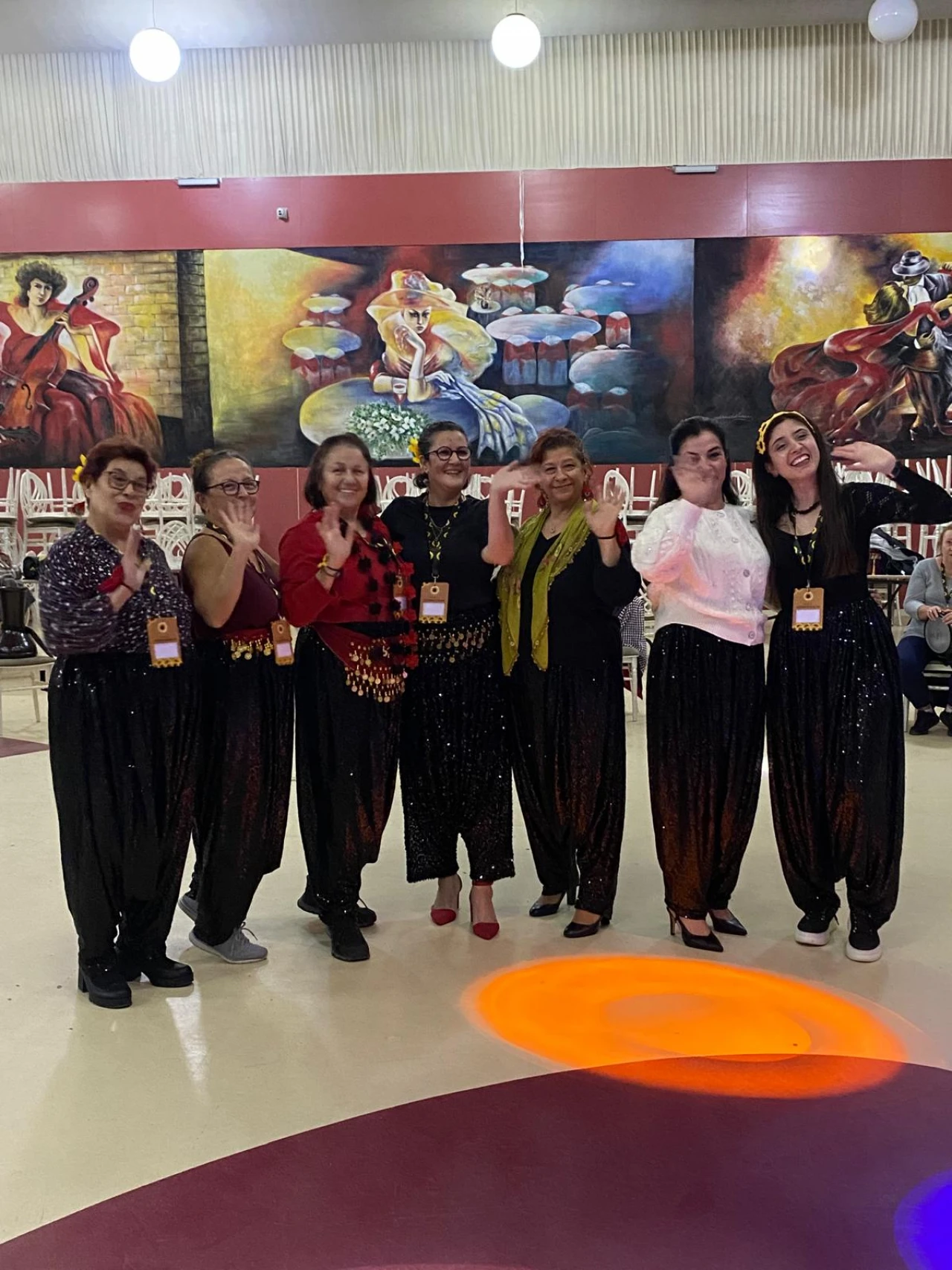 Sevgili Günebakanlar Grubu'ndan renkli 'Şalvar Gecesi'