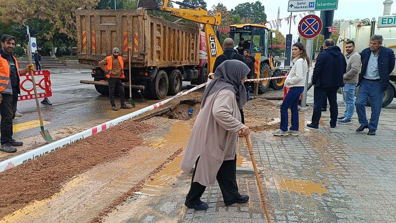 Su yenileme krizi: Patlak hayatı felç etti