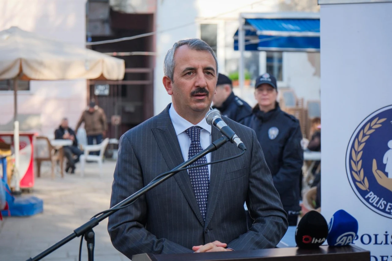 Polis Eşleri Derneği'nin kermesi yoğun ilgi gördü