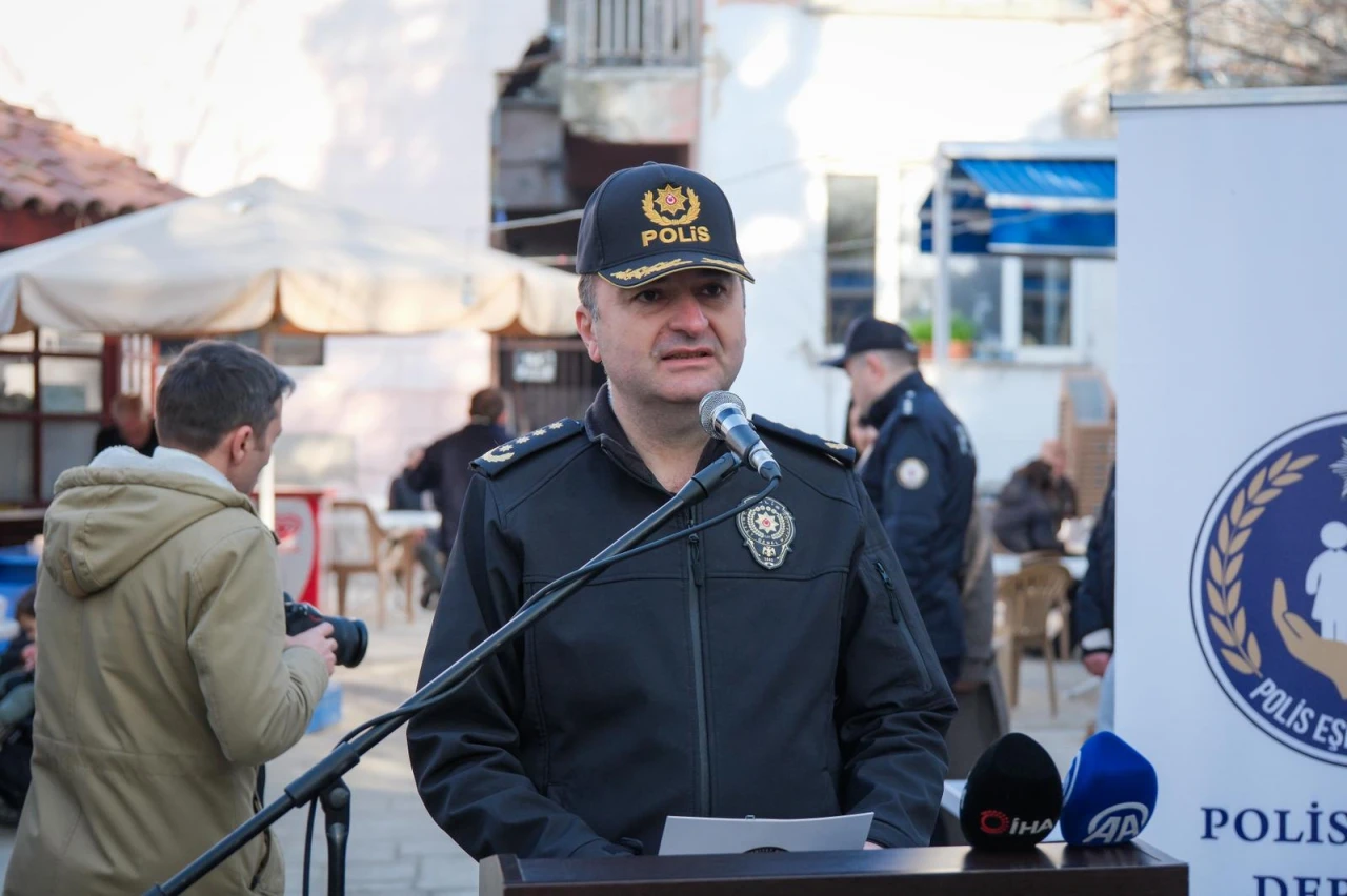 Polis Eşleri Derneği'nin kermesi yoğun ilgi gördü