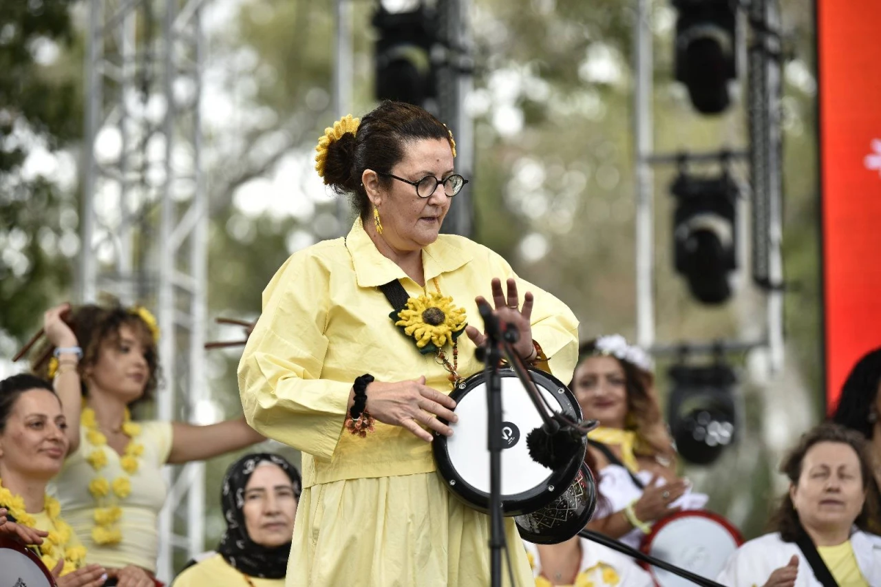 Sevgili Günebakanlar Grubu'ndan renkli 'Şalvar Gecesi'