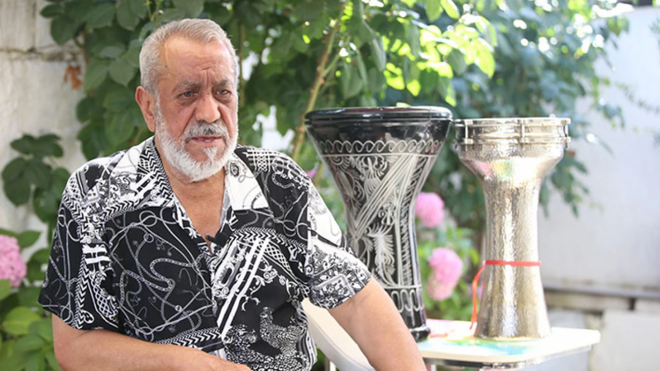 64 yıldır ekmeğini darbuka çalarak kazanıyor