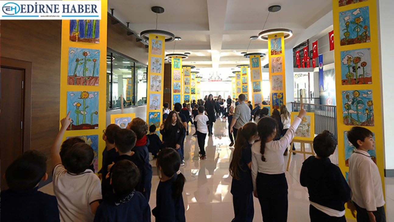 Minik ressamlardan ayçiçekleri sergisi