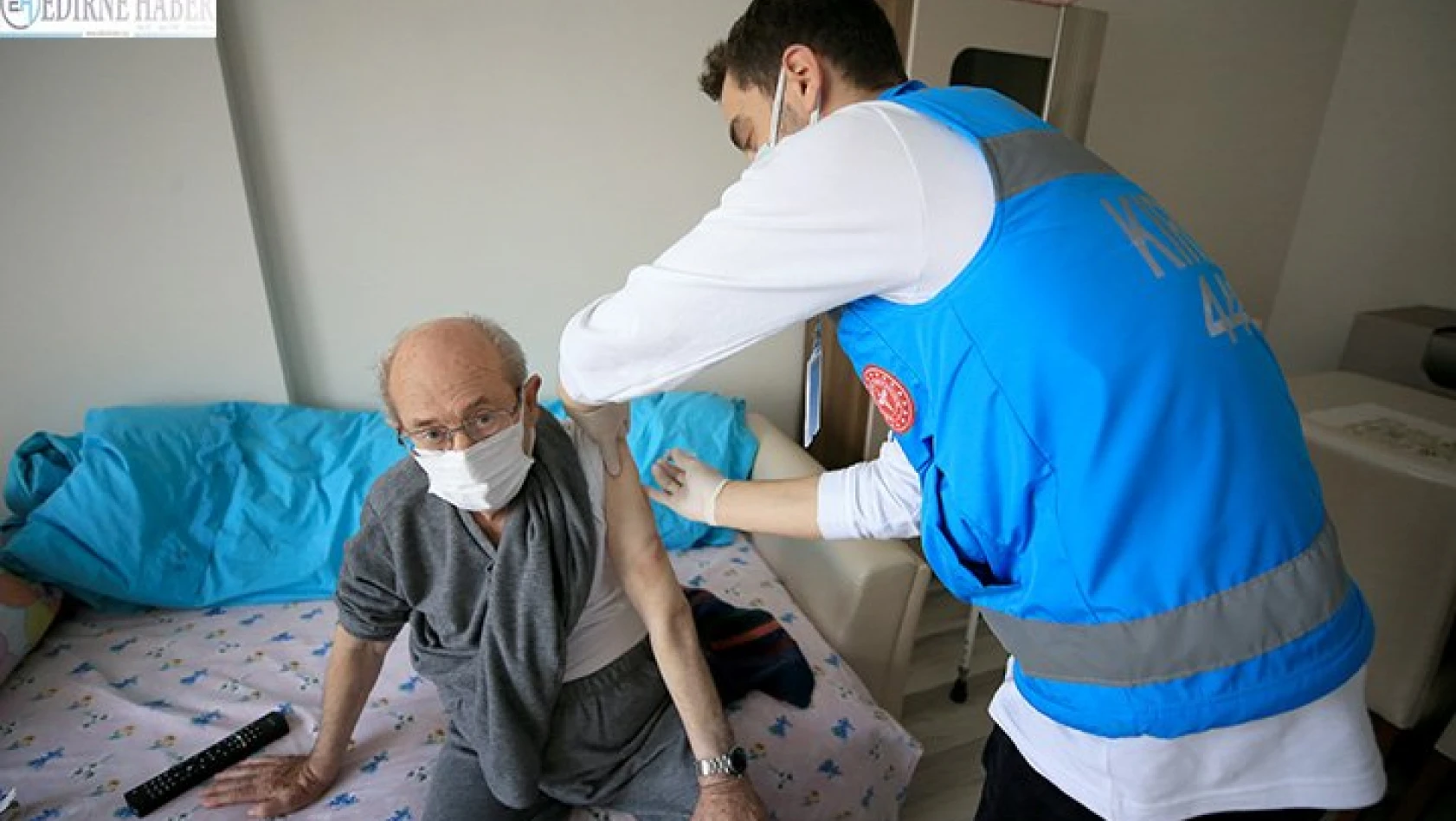 65 yaş üzeri ve risk grubundakilere 'grip aşıları' evlerinde yapılıyor