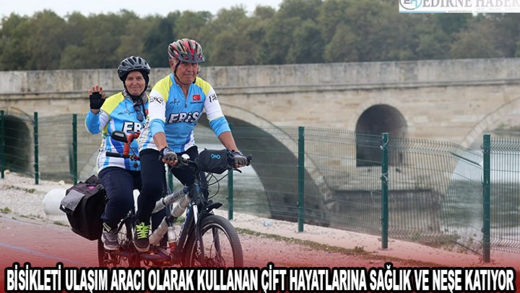 Bisikleti ulaşım aracı olarak kullanan çift hayatlarına sağlık ve neşe katıyor