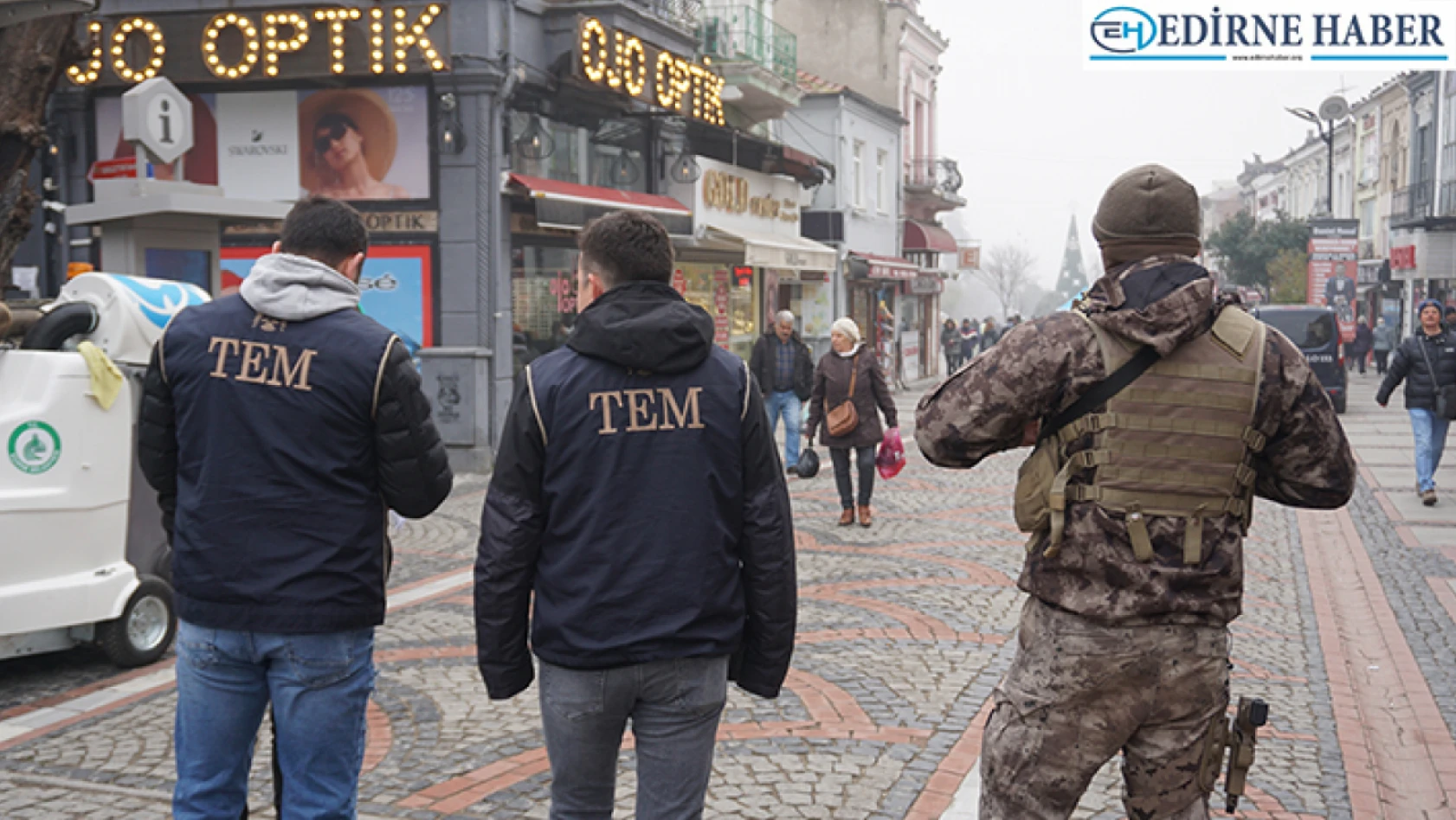 Edirne'de çok sayıda polisin katılımıyla uygulama yapıldı