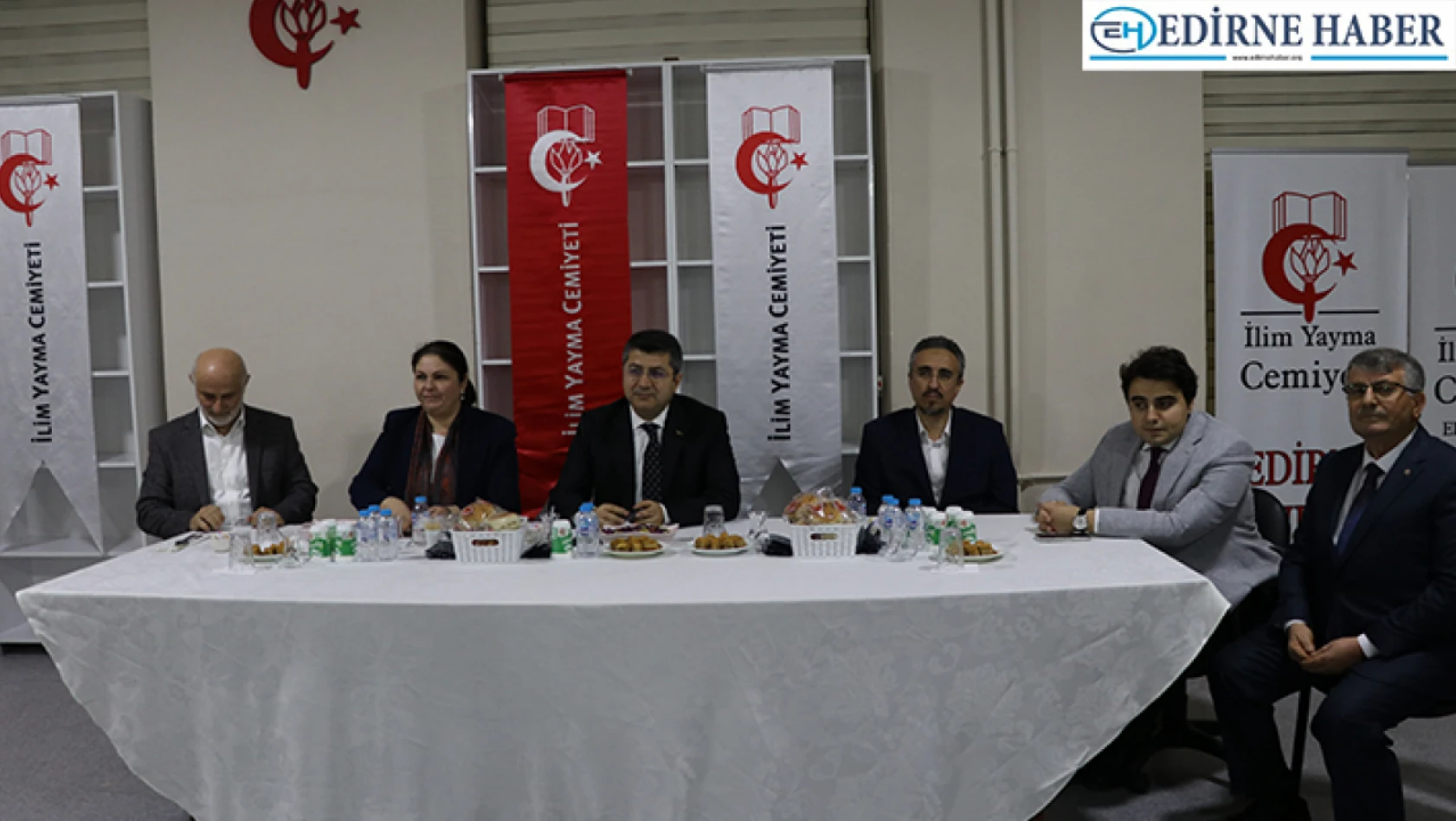 Edirne'de İlim Yayma Cemiyeti tarafından 'Vefa Programı' düzenlendi