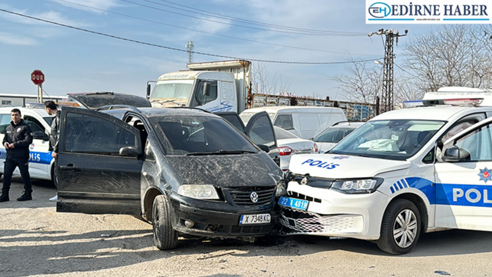 Edirne'de kaçan sürücü polis otosuna çarptı
