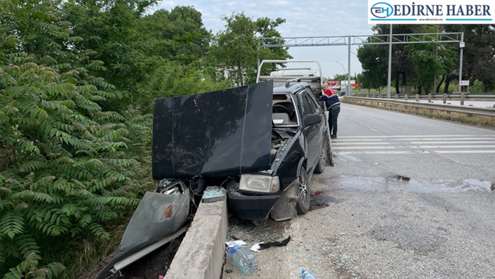 Edirne'de köprü korkuluklarına çarpan otomobilin sürücüsü yaralandı