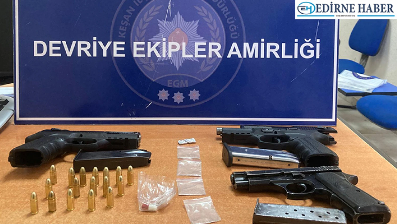 Edirne'de ruhsatsız tabanca ve uyuşturucuyla yakalanan 3 şüpheli gözaltına alındı