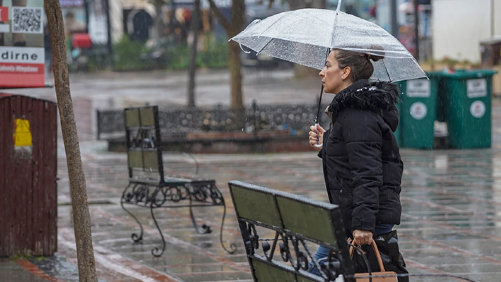 Edirne'de soğuk ve yağışlı hava hayatı olumsuz etkiledi