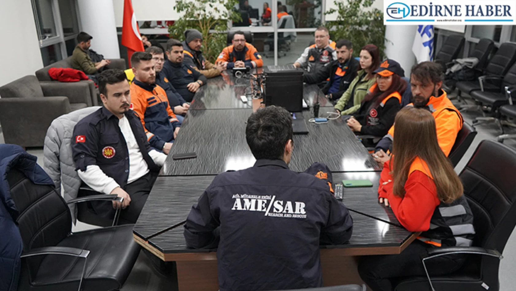 Edirne'deki arama kurtarma ekibi iki kişiyi hayata tekrar bağladı