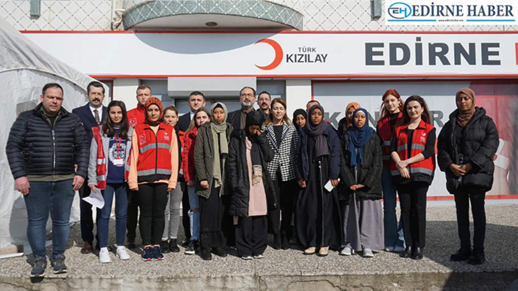 Edirne'deki yabancı öğrenciler 'Biz birlikte güçlüyüz' mottosu ile kan bağışında bulundu