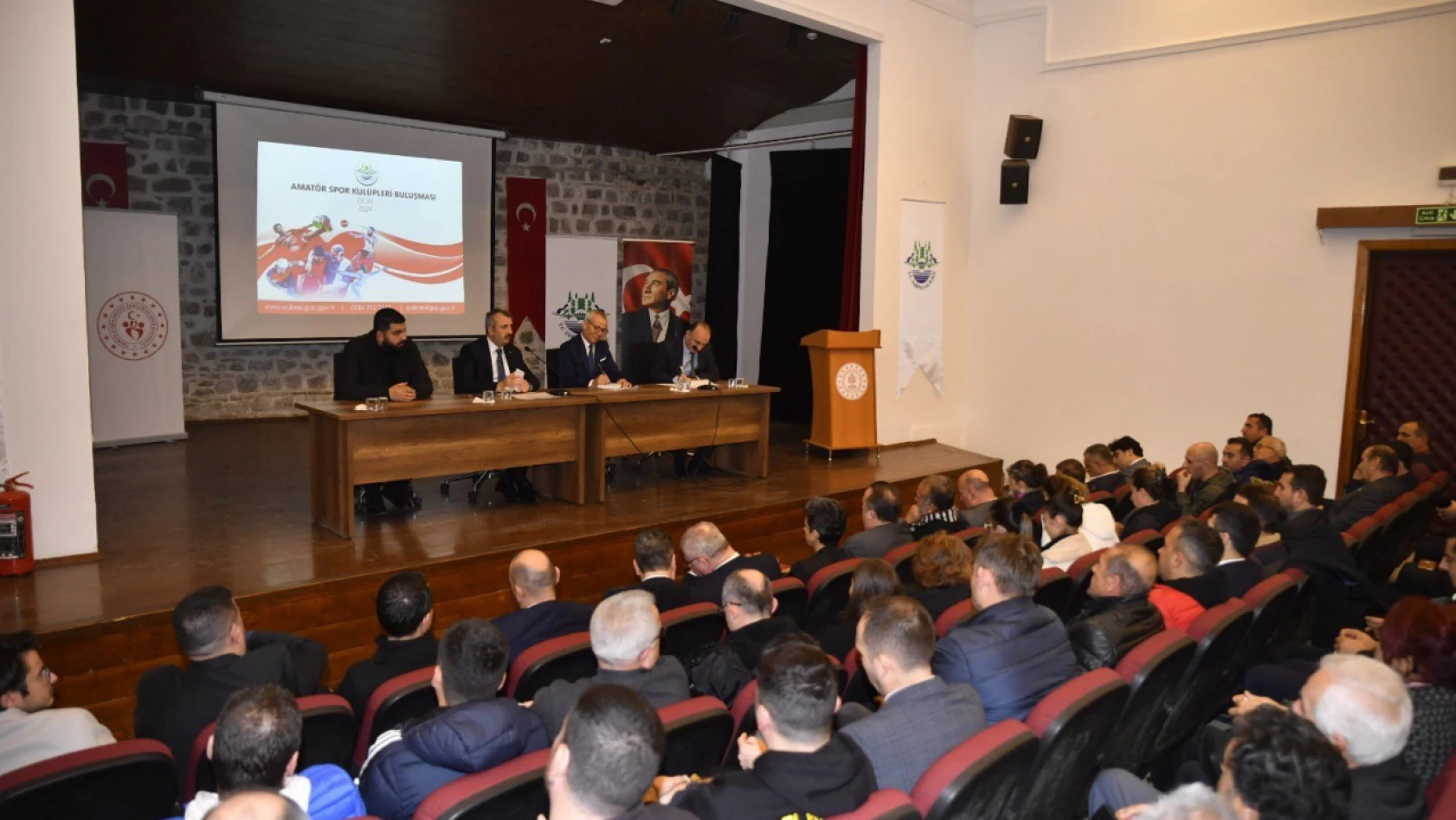 Edirne Valisi Sezer, amatör spor kulübü temsilcileriyle bir araya geldi