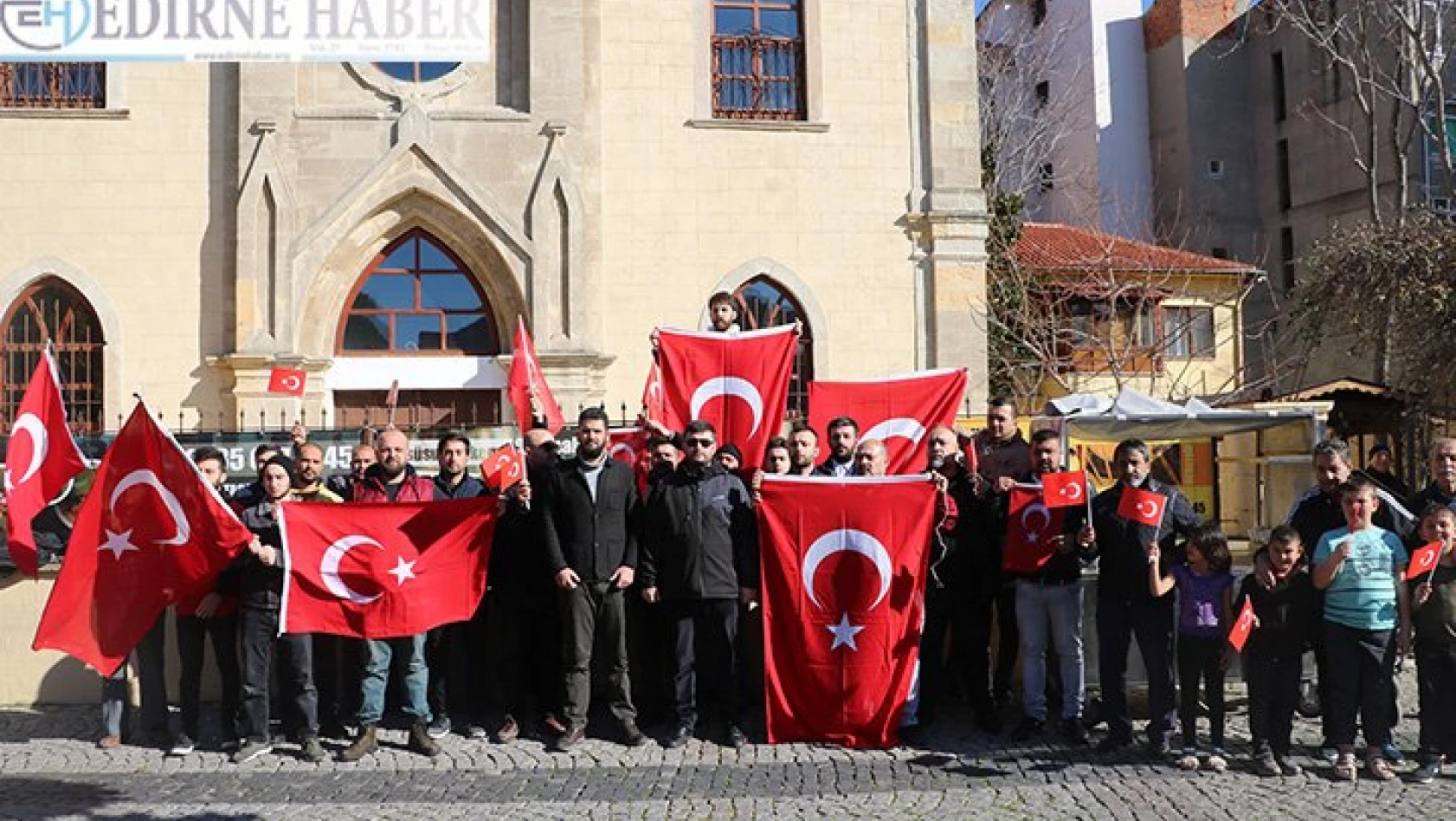 Türk bayrağını yırtan Yunan milletvekiline tepki