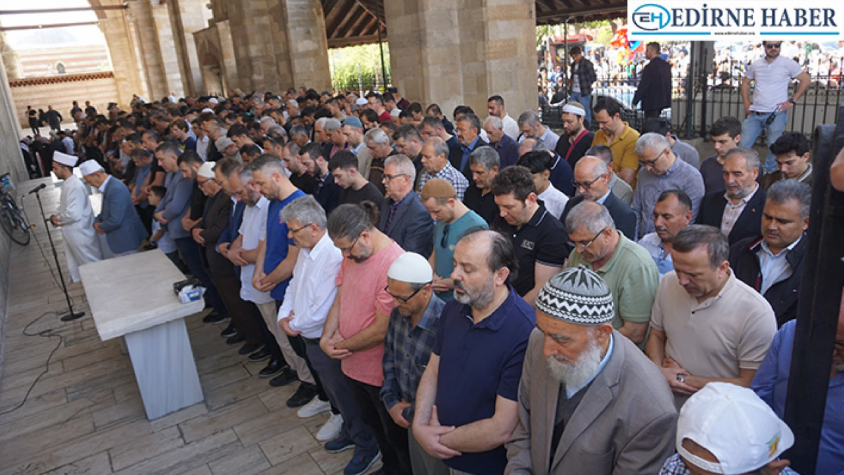 Gazze'de hayatını kaybedenler anısına gıyabi cenaze namazı kılındı