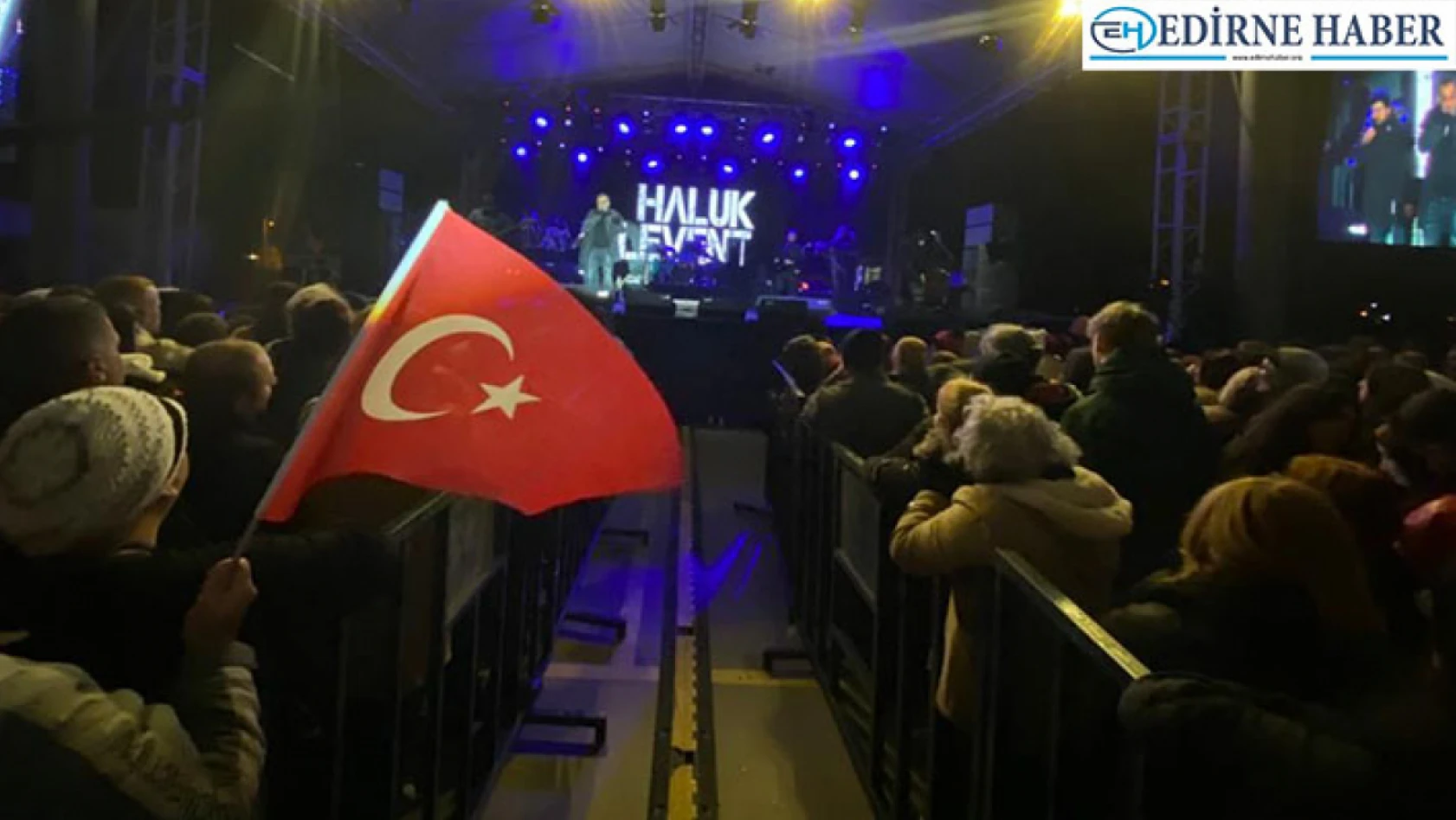 Haluk Levent İpsala'da konser verdi