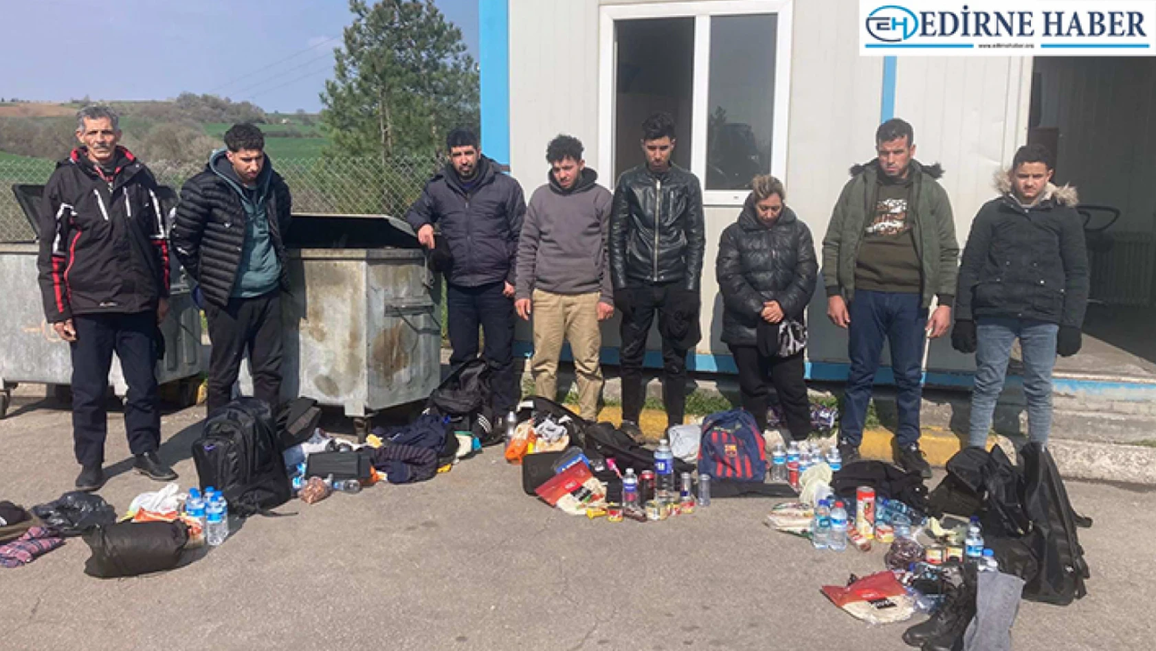 Jandarma 8 göçmen şahsı yakaladı