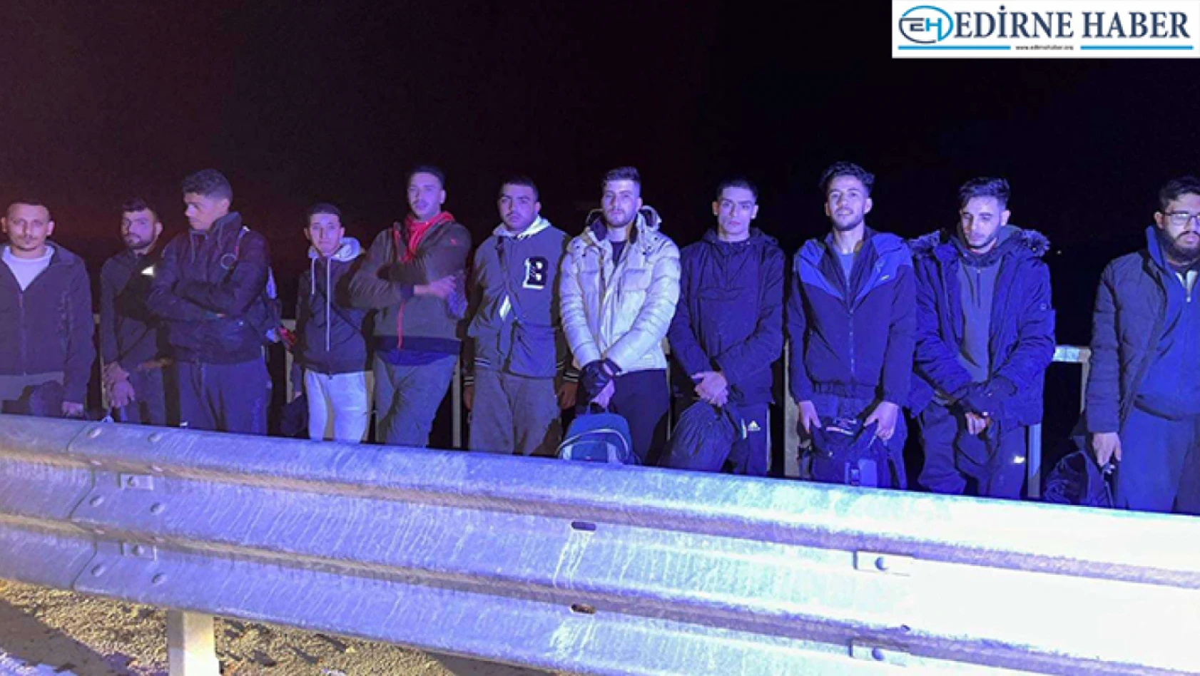 Jandarma ekipleri 21 düzensiz göçmen yakaladı