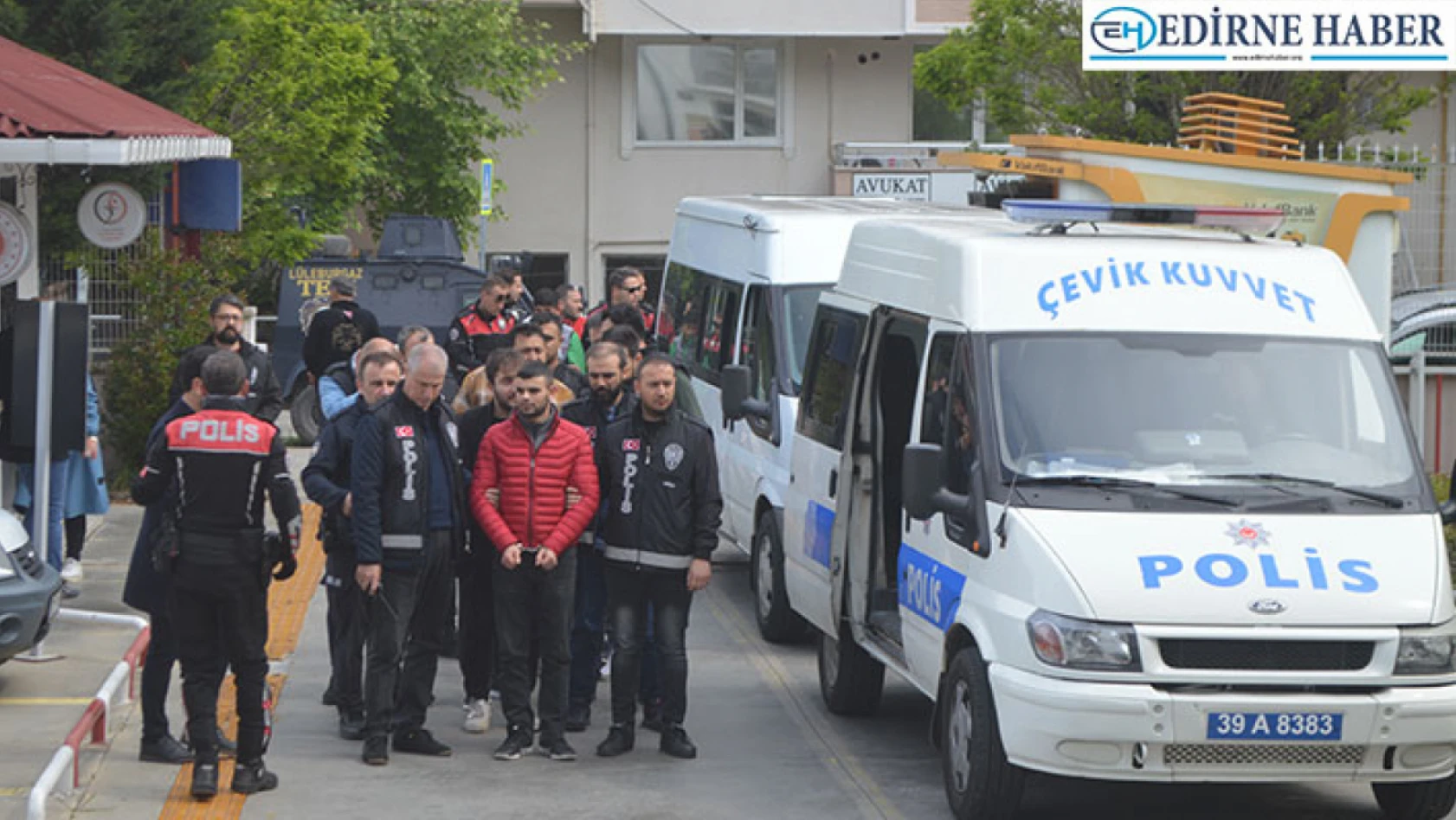 Kırklareli'nde silahlı kavgaya ilişkin gözaltına alınan 17 kişiden 5'i tutuklandı