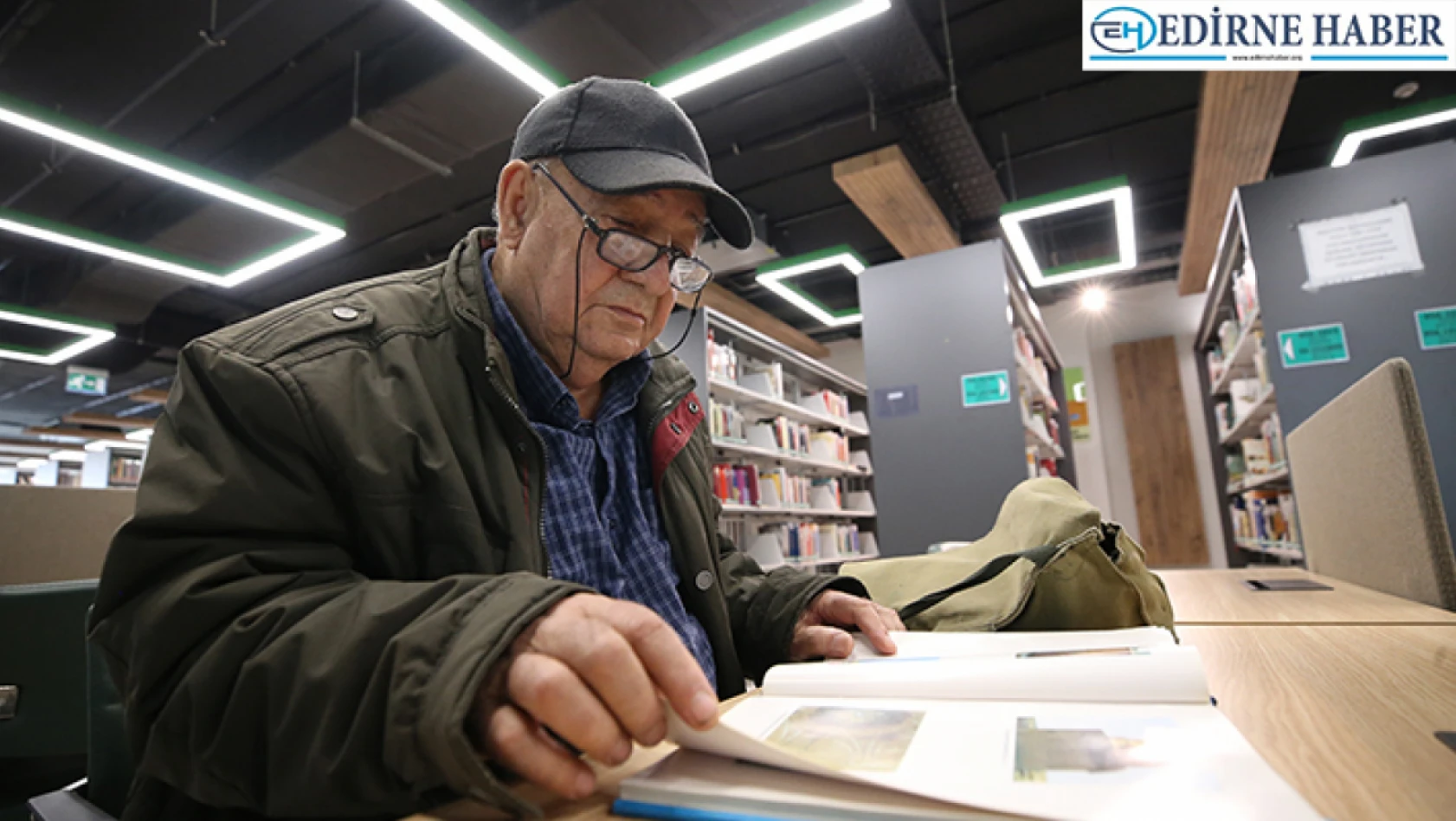 'Kitap kurdu' Hasan Çakır 60 yıldır çantasından kitap eksik etmiyor