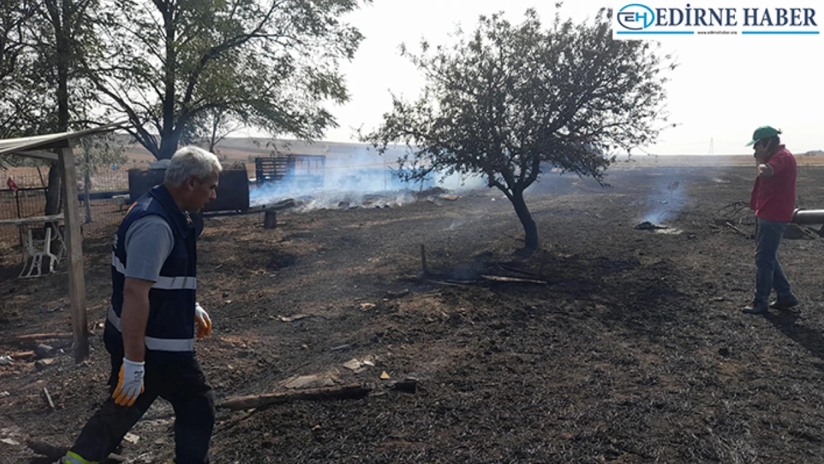 Lalapaşa'da çıkan anız yangınında 500 dönüm tarım arazisi zarar gördü