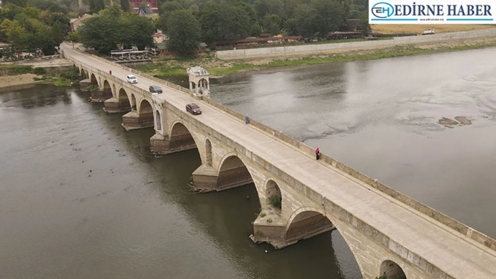 Su seviyesi azalan Meriç Nehri'nde tarihi köprünün ayakları ortaya çıktı