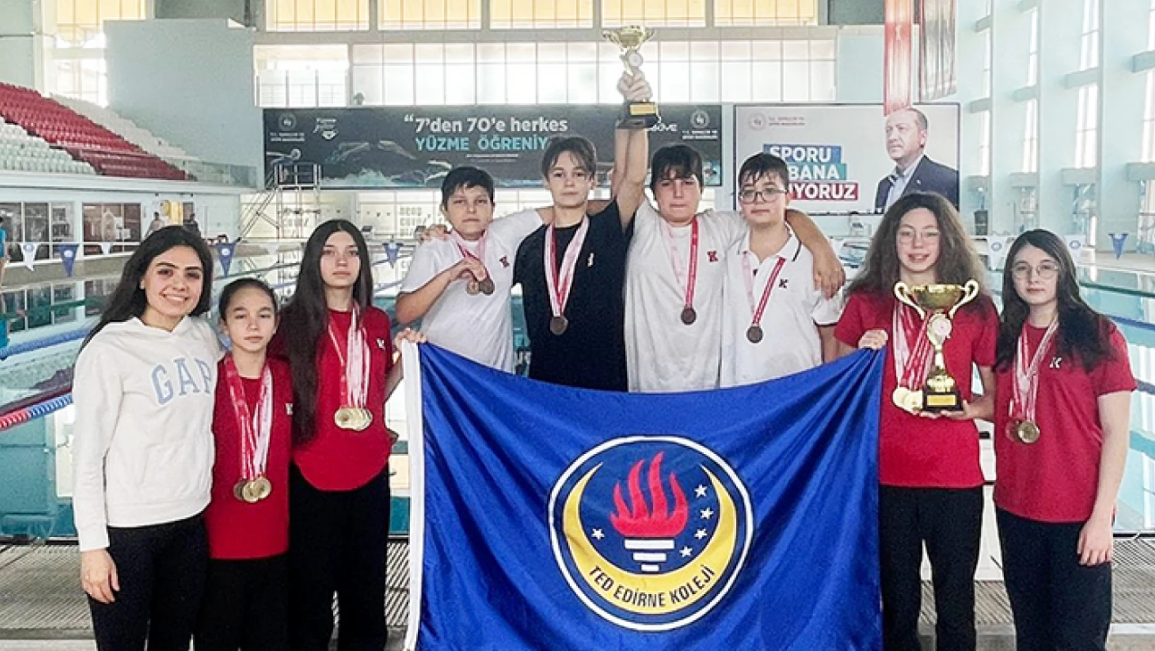 TED Edirne Koleji yüzme turnuvasında 23 madalya kazandı