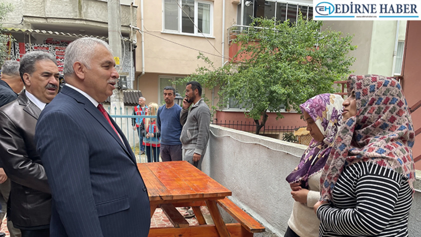 Tekirdağ Valisi, belediyenin konaklamalarına son verme kararı aldığı depremzedeleri ziyaret etti