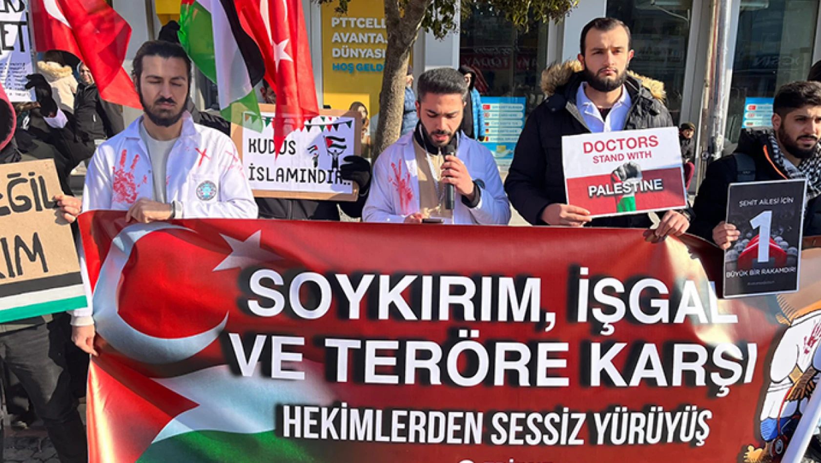 Tıp Fakültesi Öğrencileri terör saldırılarını protesto etti