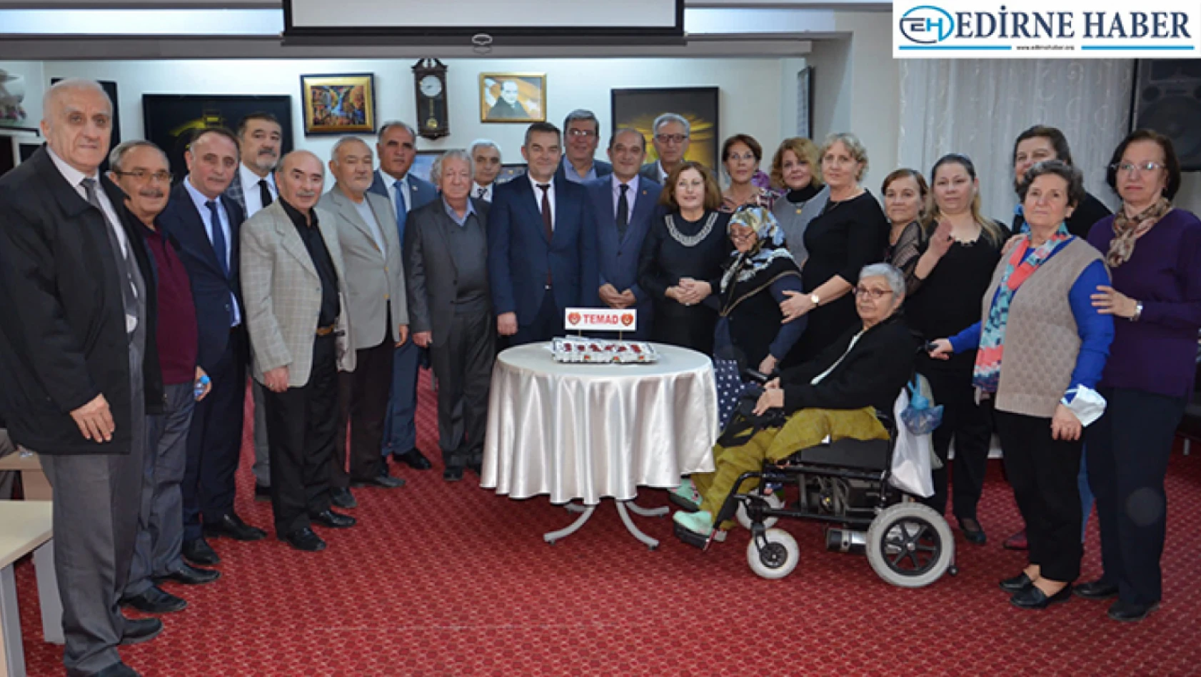 Türkiye Emekli Astsubaylar Derneği üyeleri, huzurevi sakinleriyle bir araya geldi