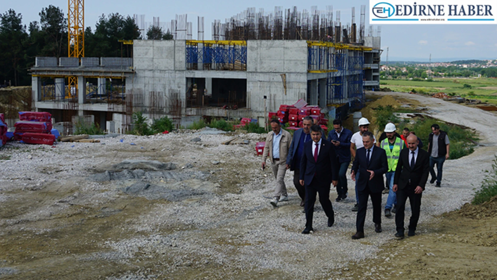 Valı Kırbıyık, yapımı devam eden 200 yatak kapasiteli huzurevi projesini inceledi