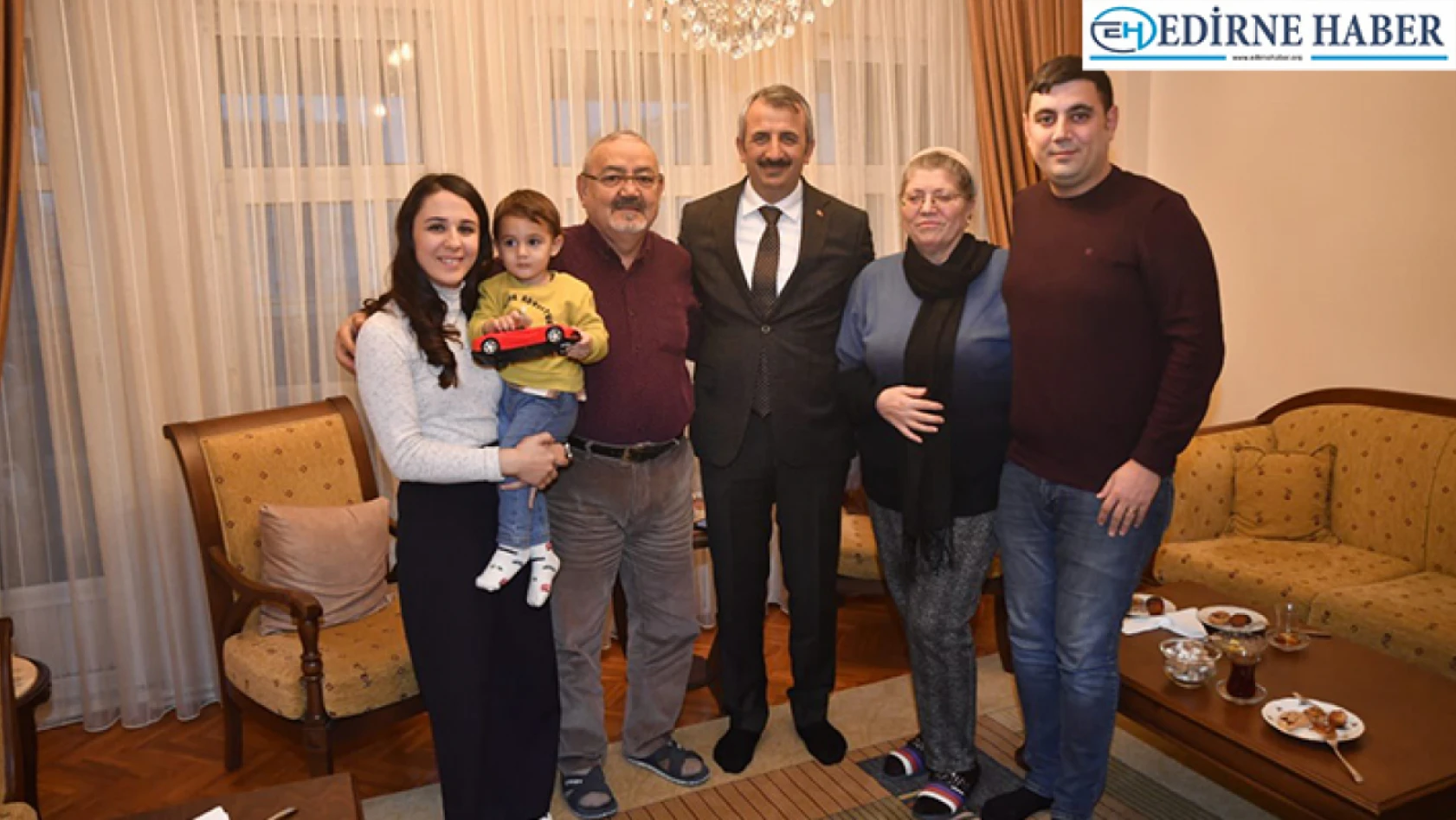 Vali Sezer, şehit polis memuru Şimşek'in ailesini ziyaret etti