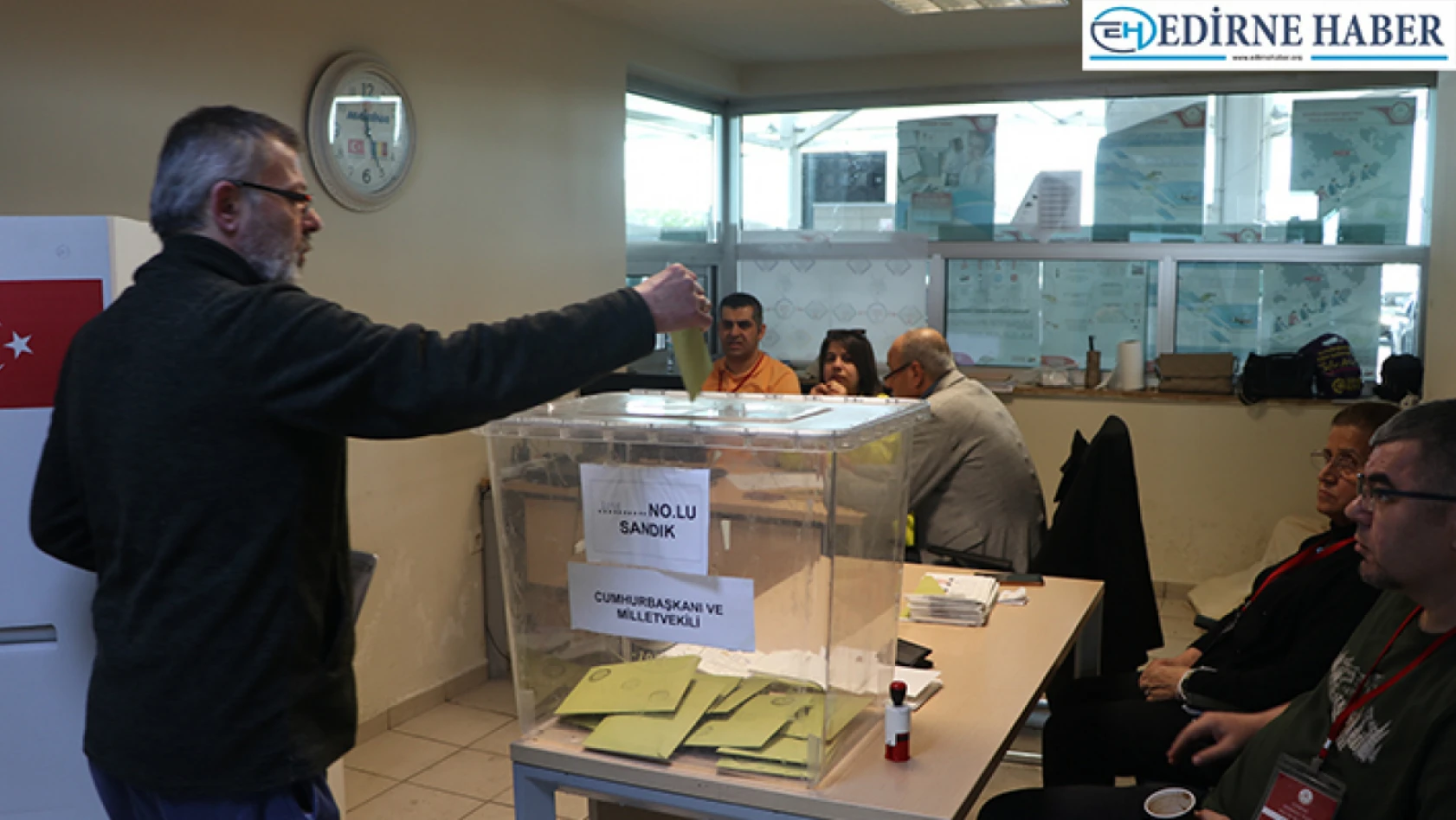 Yurt dışında yaşayan vatandaşların oy verme işlemi sürüyor