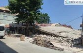 Binanın çökmesi nedeniyle bitişiğindeki 2 yapı zarar gördü