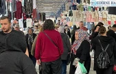 Pazar serin ve yağışlı havaya rağmen doldu taştı