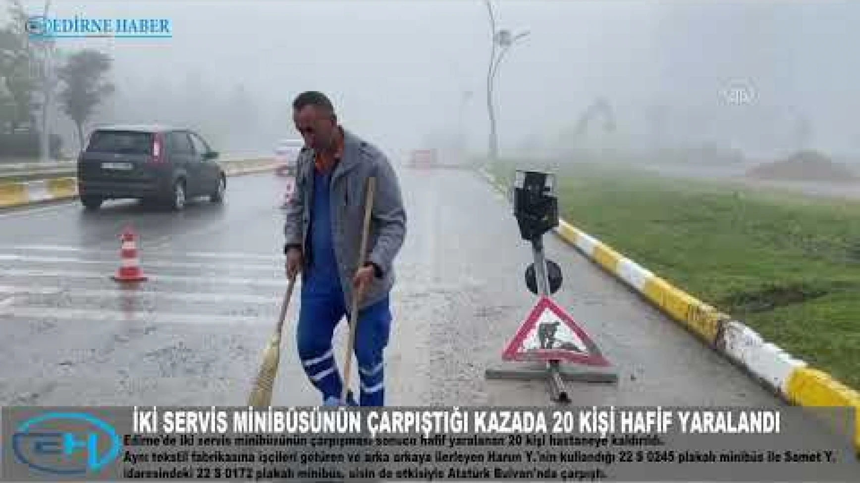 Edirne'de iki servis minibüsünün çarpıştığı kazada 20 kişi hafif yaralandı