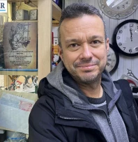 29 yıldır aynı dükkânda saatçilik yapıyor