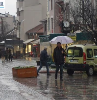 Cadde ve sokaklarda su birikintileri oluştu