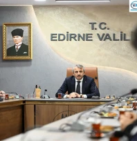 Edirne Valisi Sezer, Okuldan Spora ve Mahalle Ligi antrenörleriyle buluştu