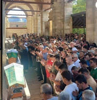 Edirneli iki genç gözyaşlarıyla son yolculuğuna uğurlandılar