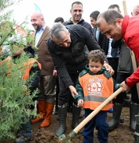 Fidanlar toprakla buluşturuldu