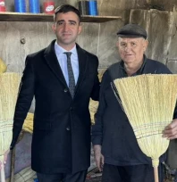 İpsala Kaymakamı Sevgili'den süpürge ustası Mustafa Şahin'e ziyaret